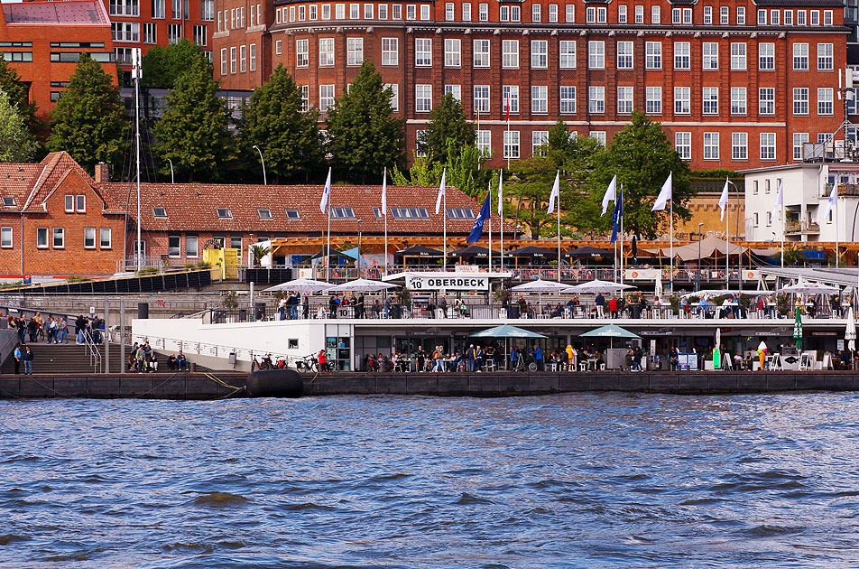 Die Brücke 10 an den St. Pauli Landungsbrücken in Hamburg