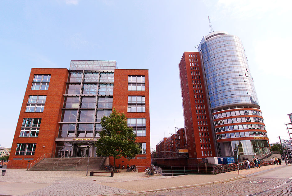 Das Haus Kehrwieder 12 und das Columbubus Haus in Hamburg