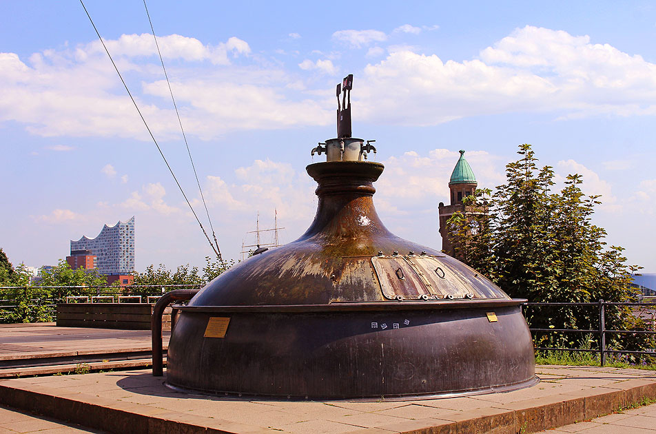 Der Sudpfannen-Brunnen vor dem Hotel Hafen Hamburg