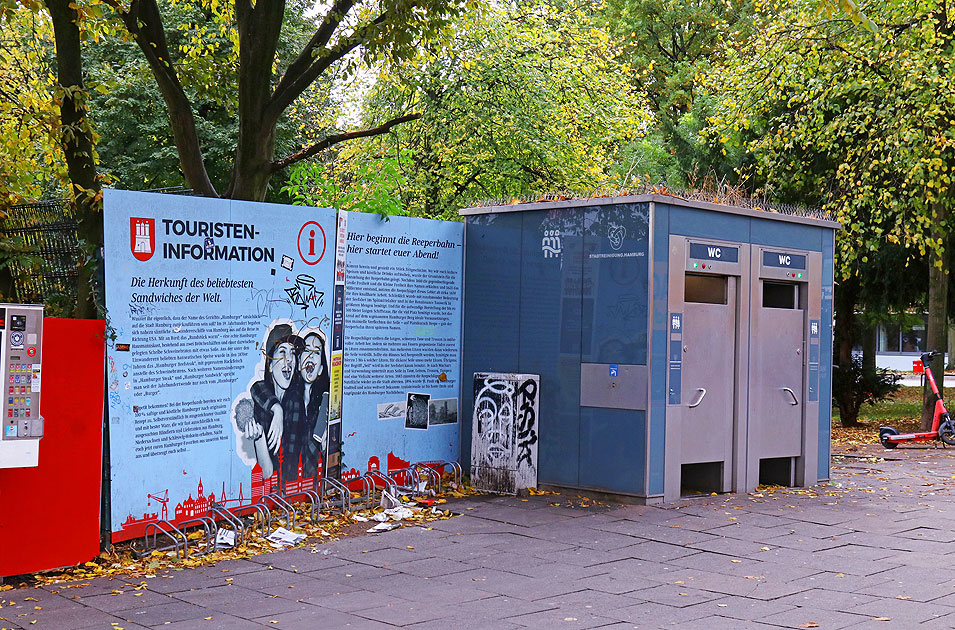 Toilette auf der Reepbahn in Hamburg auf St. Pauli