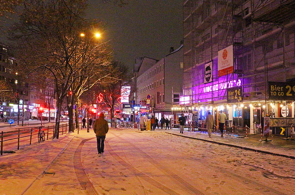 Die Reeperbahn mit Schnee in Hamburg