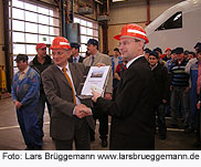 &Uuml;bergabe des 30. redesignten ICE 1