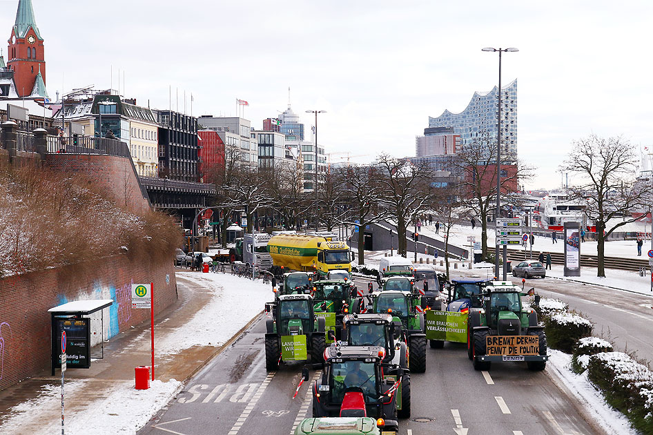 Bauern-Demo an den Landungsbrücken in Hamburg