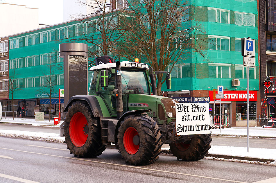 Ein Fendt 718 in Hamburg auf der Bauerndemo