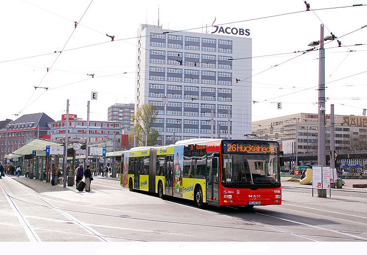 Bus der Bremer Straßenbahn an der Haltestelle Hauptbahnhof in Bremen