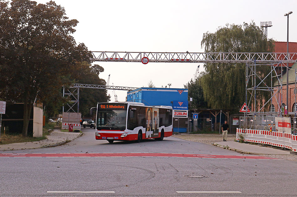 Die Bushaltestelle Steinwerder (Alter Elbtunnel)