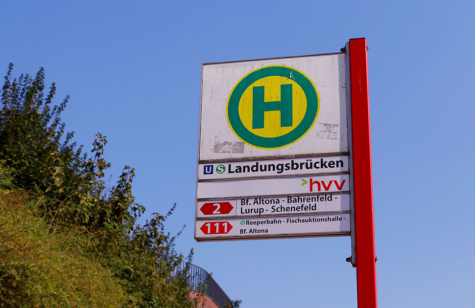 Die Bushaltestelle U-Bahn und S-Bahn Landungsbrücken