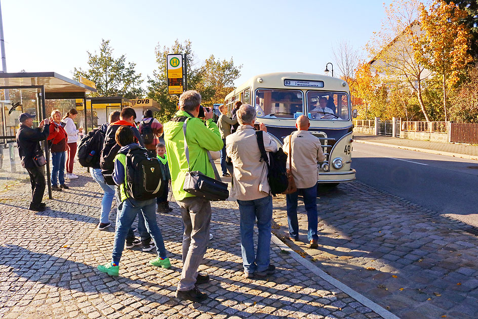 Museumsbus im Planeinsatz an der Haltestelle Pillnitz Leonardo-da-Vinci-Straße