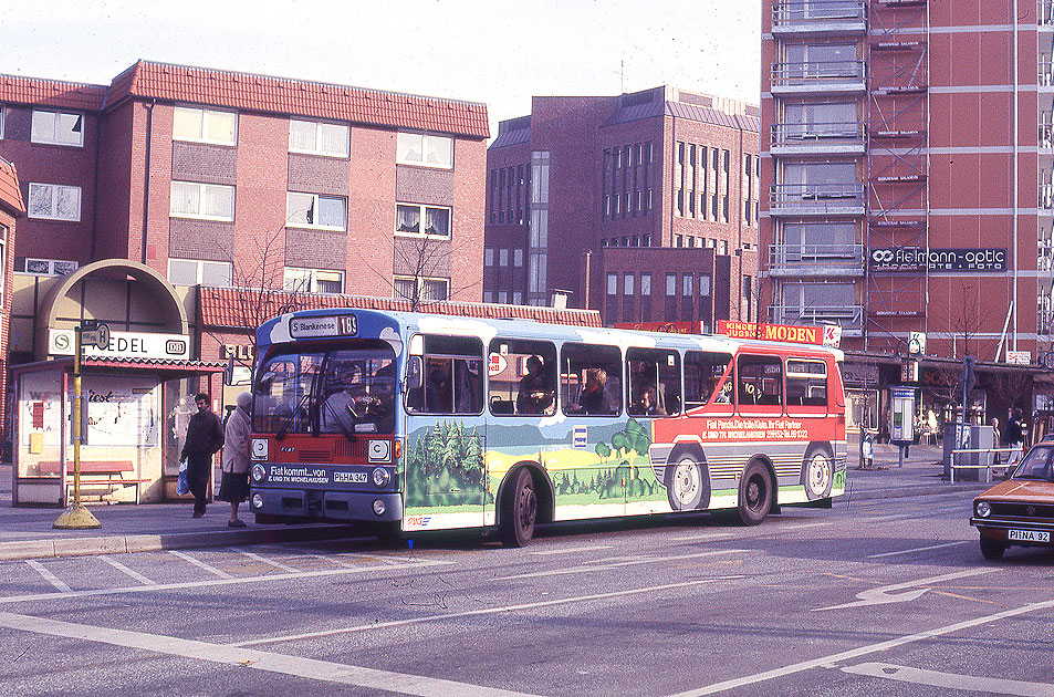 Ein PVG Bus am Bahnhof Wedel