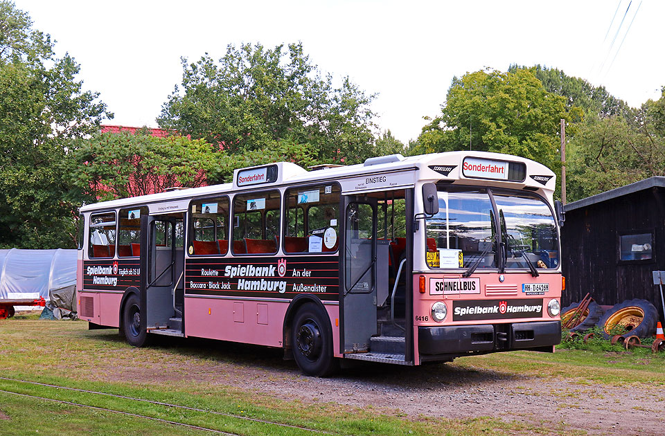 Der HOV Museumsbus 6416 im Himmelmoor auf einer Sonderfahrt