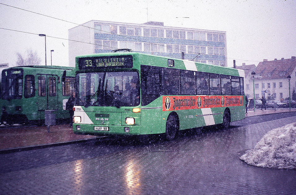 Der &Uuml;stra Bus 7721 nach Hildesheim in Sarstedt