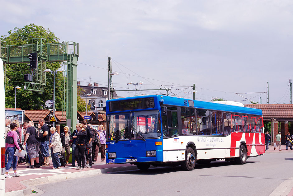 Ein PVG Bus am Bahnhof Buxtehude als SEV Bus