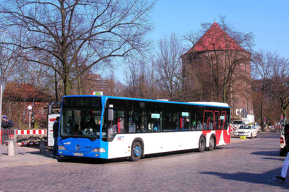 Der PVG 550 an der Haltestelle S-Bahn Sternschanze - Citaro / Evobus MB O 530 L