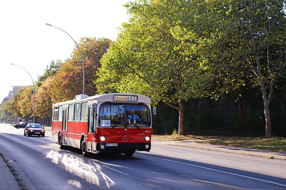 Der VHH Museumsbus 8433 in der K&ouml;nigstra&szlig;e in Hamburg-Altona-Altstadt