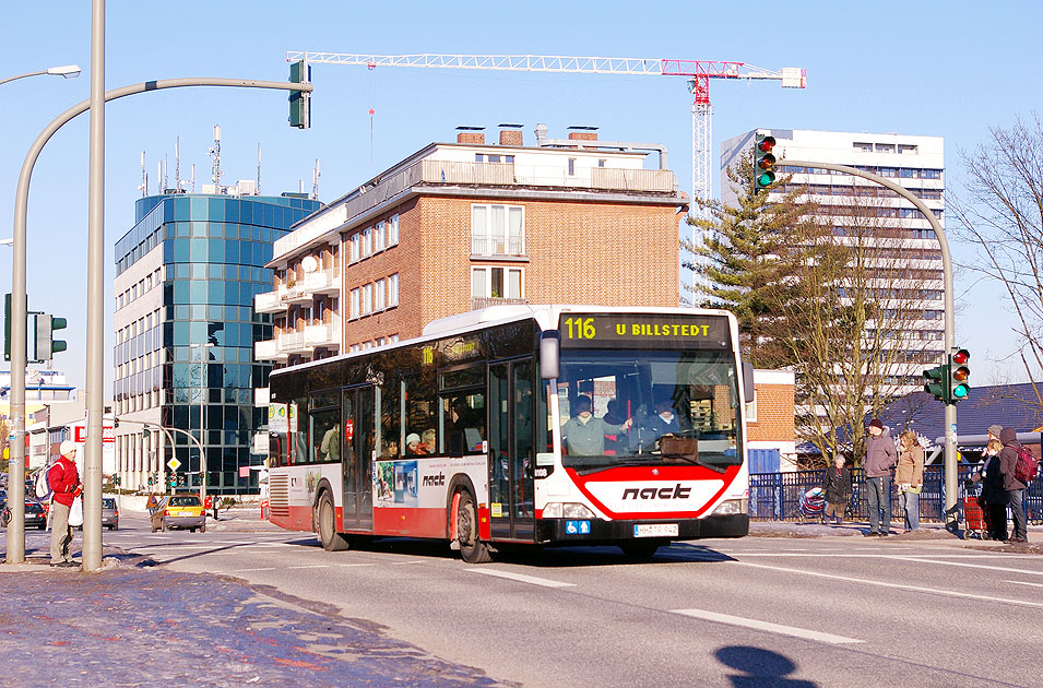 Ein Bus am Bahnhof Hamburg Hasselbrook