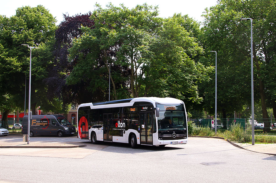 Ein VHH Elektrobus auf dem ZOB in Hamburg - Ein Ecitaro C2