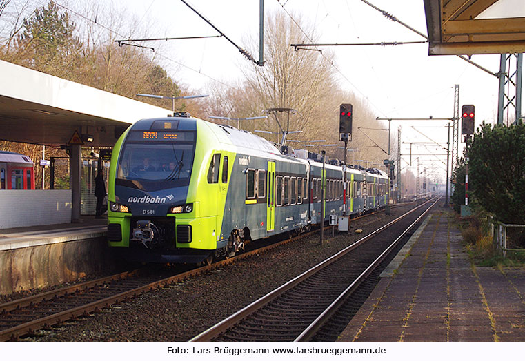 Nordbahn Flirt im Bahnhof Pinneberg