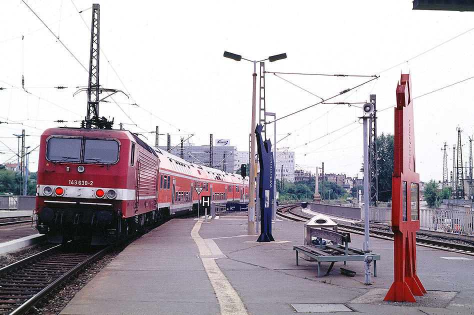 DB Baureihe 143 in Halle an der Saale Hbf