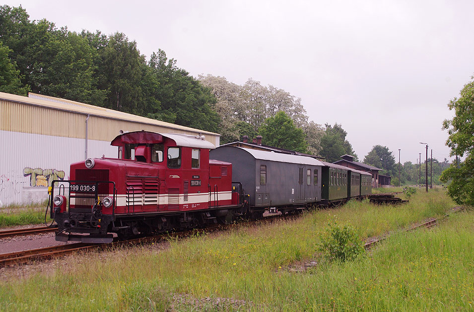 Die 199 030-8 vormals ÖBB 2091.010 der Döllnitzbahn im Bahnhof Oschatz