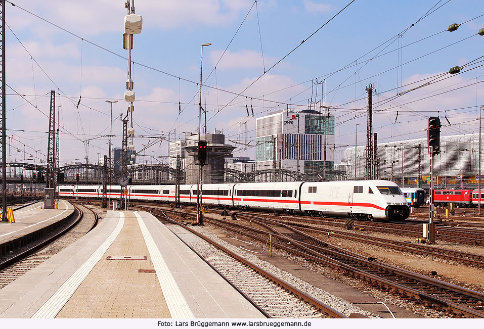 Ein ICE 2 verlässt München Hbf