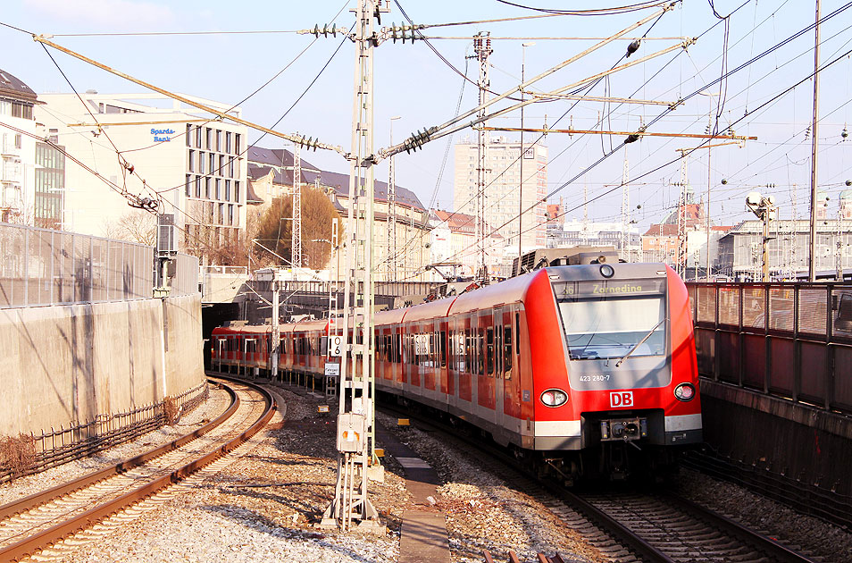 Die DB Baureihe 423 im Bahnhof München Hackerbrüceke