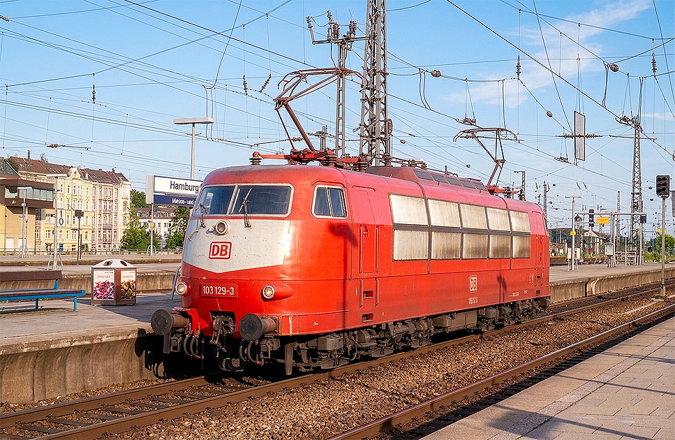 DB Baureihe 103 im Bahnhof Hamburg-Altona