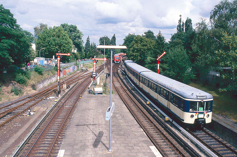 Die Hamburger S-Bahn: DB Baureihe 471 im Bahnhof Blankenese