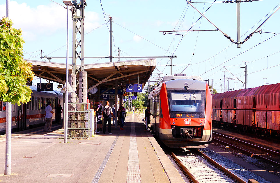 Ein DB Lint im Bahnhof Itzehoe