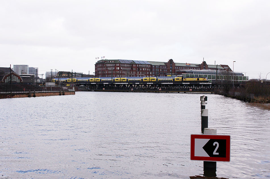 Sturmflut in Hamburg an der Oberhafenbrücek