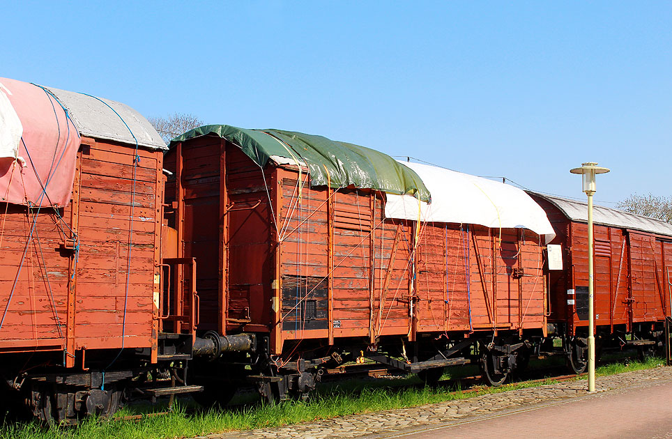 Güterwagen der Bauart Oppeln am Bahnhof Glückstadt