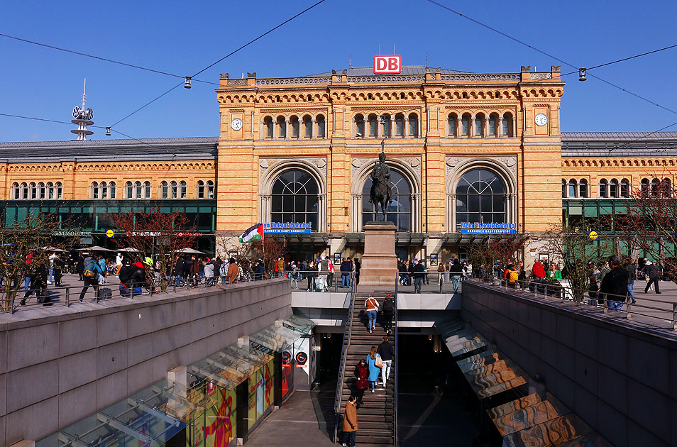 Hannover Hbf mit dem Ernst-August-Platz