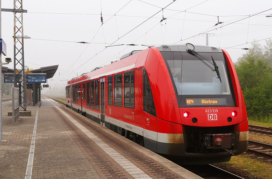 Ein Lint Triebwagen im Bahnhof Bützow