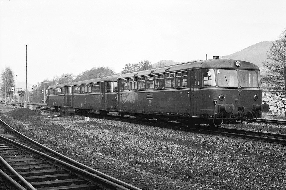 Uerdinger Schienenbusse der Baureihe 798 im Bahnhof Hilders (Rhön)