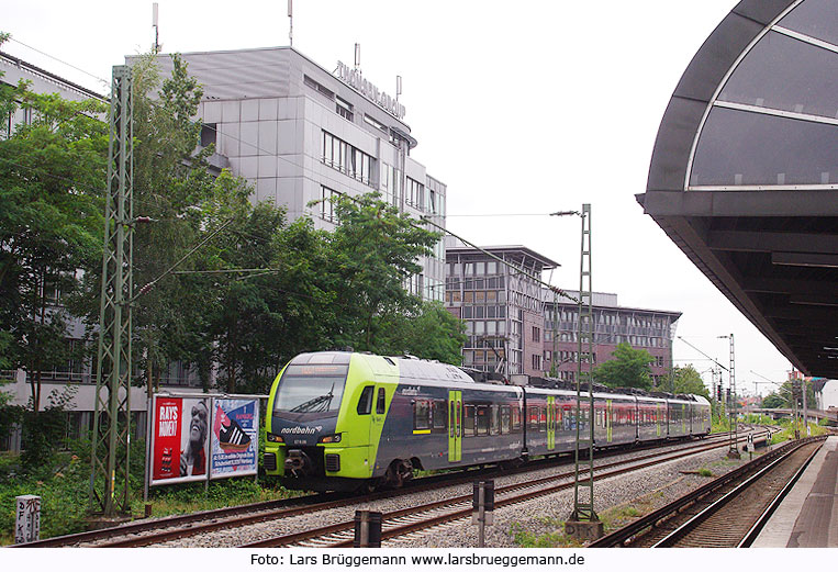 Ein Nordbahn Flirt Triebwagen am Bahnhof Hamburg Holstenstraße