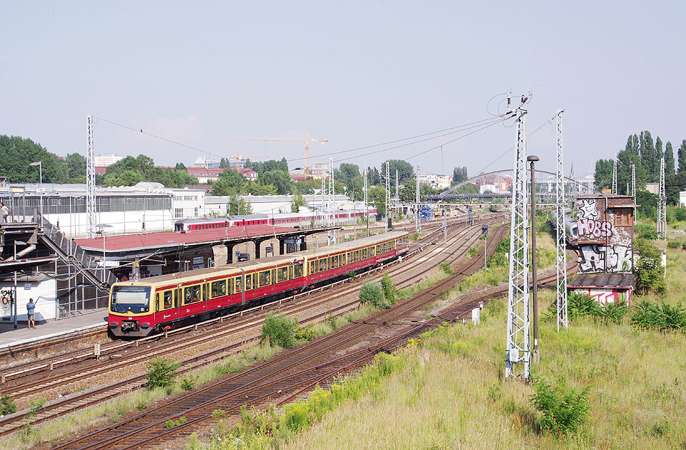 Die Berliner S-Bahn an der Warschauer Straße
