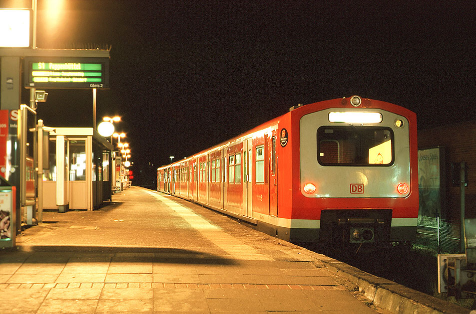 DB Baureihe 472 im Bahnhof Wedel
