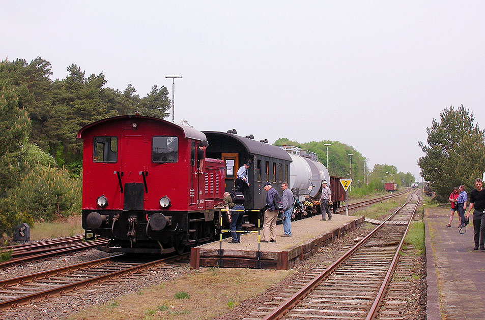 Die AVL Lok DL 00601 mit einem GmP im Bahnhof Melbeck-Embsen