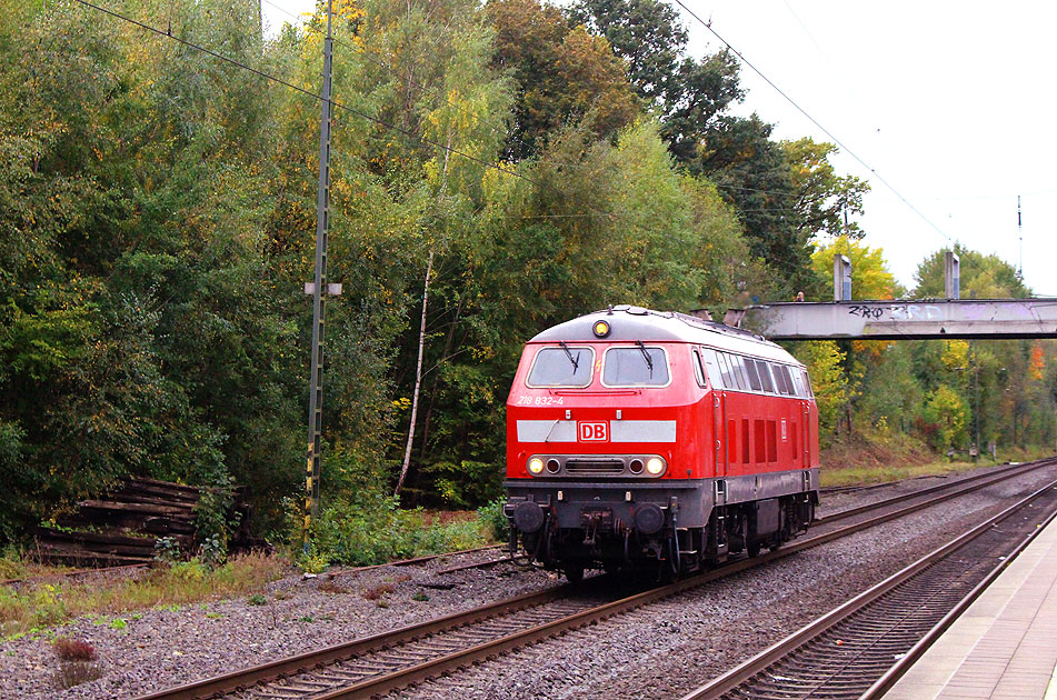 Eine Lok der Baureihe 218 im Bahnhof Tostedt