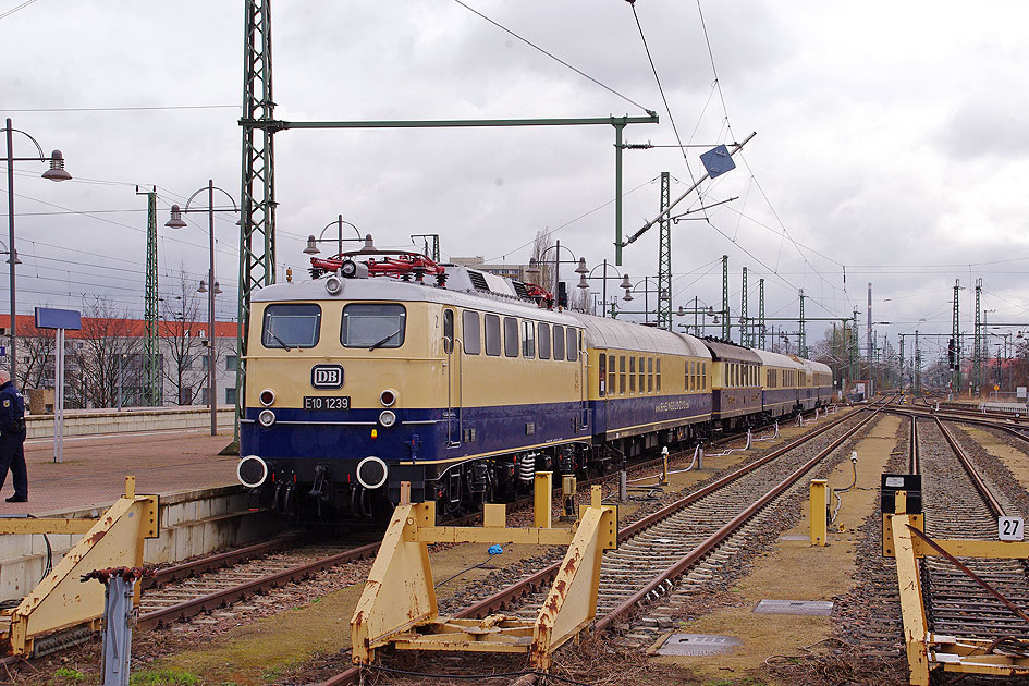 DB Baureihe 110 mit dem Rheingold in Dresden