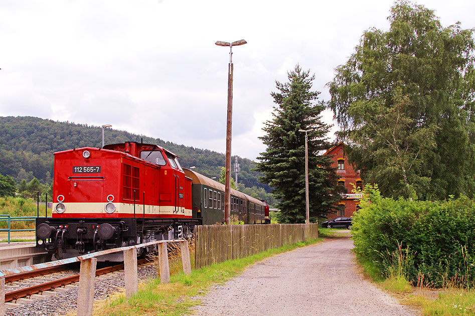 Eine DR V100 im Bahnhof Olbernhau-Grünthal