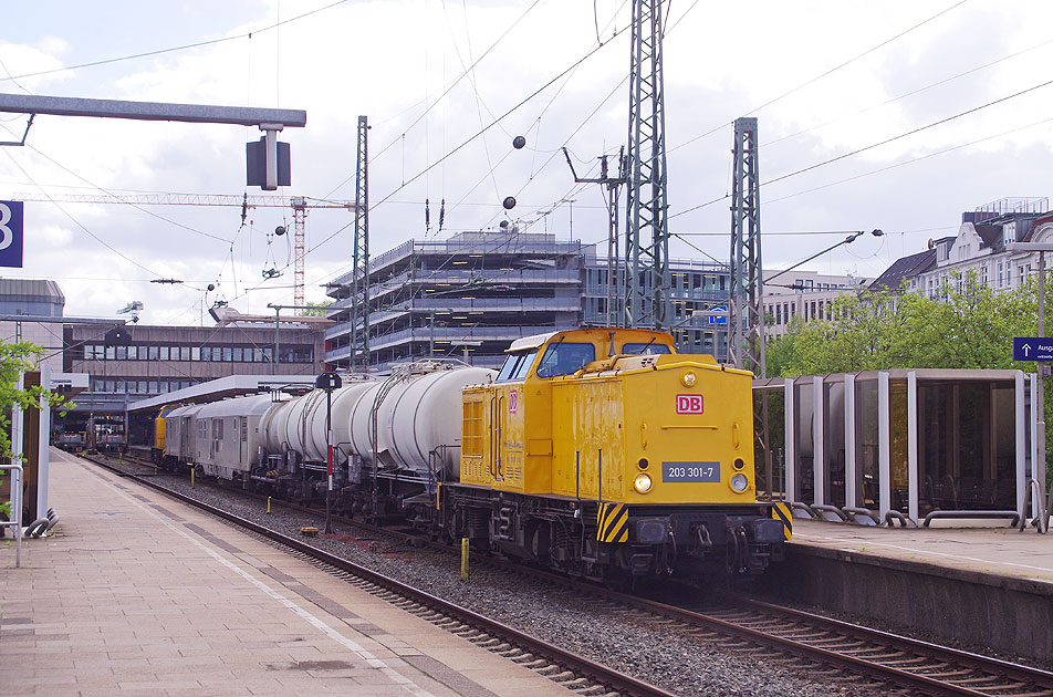 DB Baureihe 203 mit einem Unkrautspritzzug