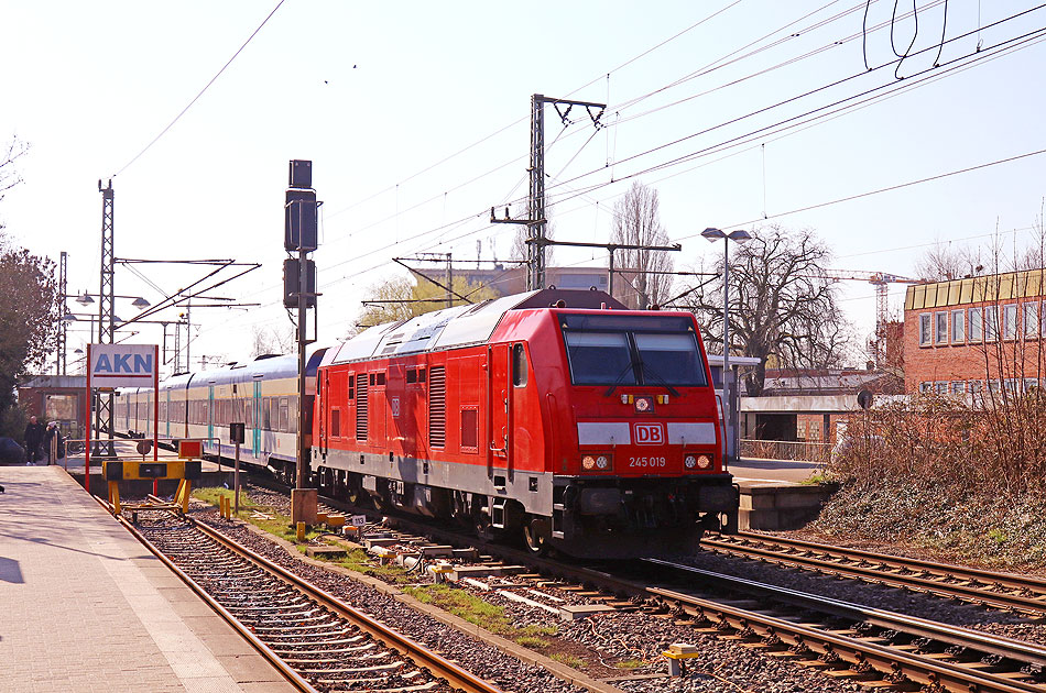 Die 245 019 im Bahnhof Elmshorn