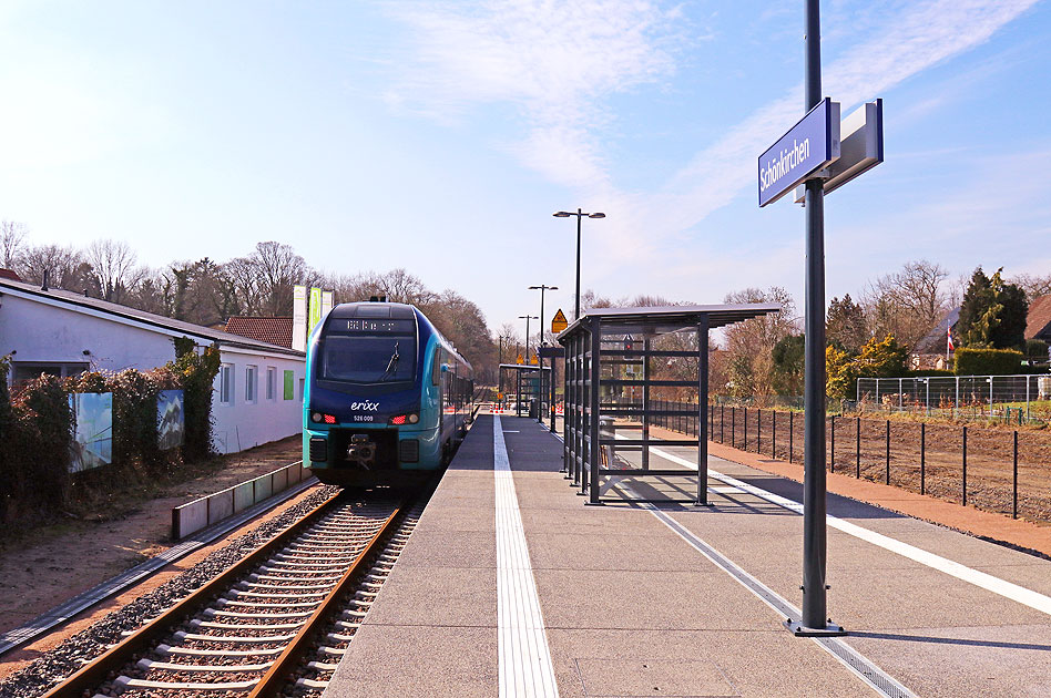 Ein Erixx Akku-Flirt im Bahnhof Sch&ouml;nkirchen