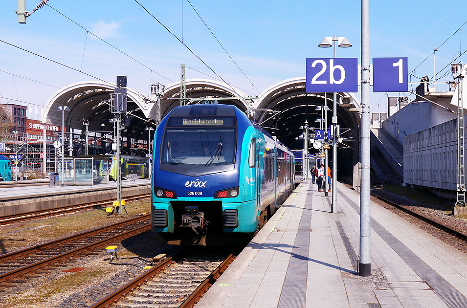 Ein Erixx Akku-Triebwagen in Kiel Hbf