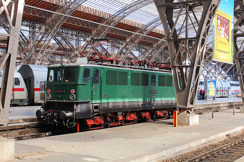 Die E-Lok 211 013-8 in Leipzig Hbf