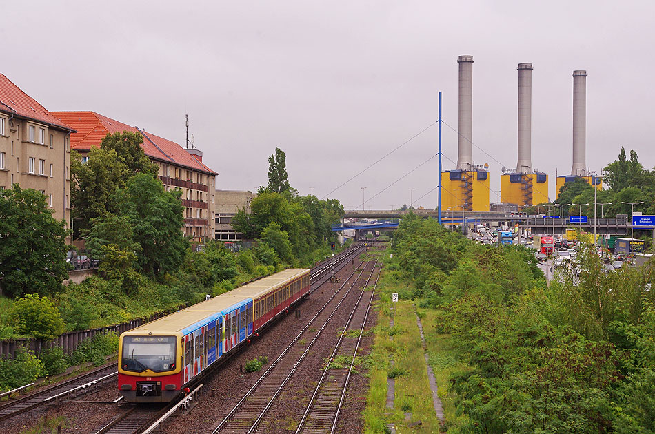 Eine Berliner S-Bahn im Bahnhof Hohenzollerndamm