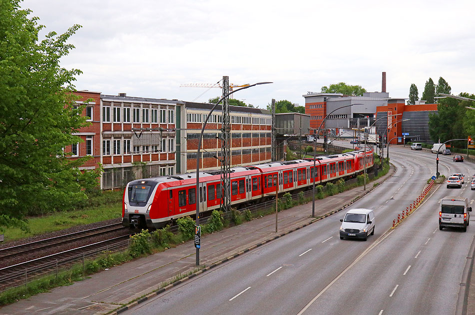Ein S-Bahn-Vollzug auf der Bahnstrecke von Hamburg-Harburg nach Cuxhaven