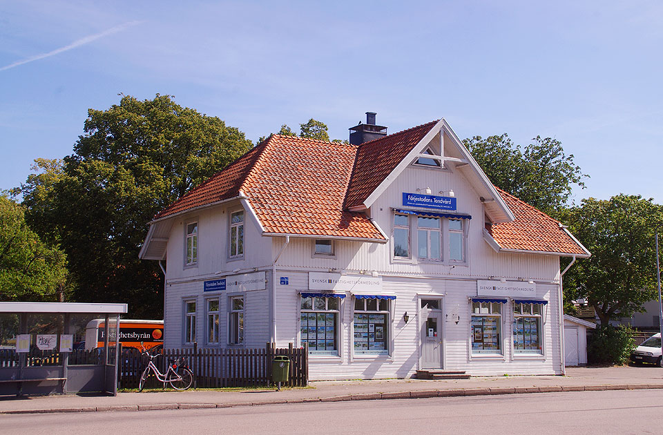 Bahnhof F&auml;rjestaden auf der Insel &Ouml;land in Schweden - &Ouml;lands J&auml;rnv&auml;g - J&auml;rnv&auml;gsstation - T&aring;gf&auml;rjan