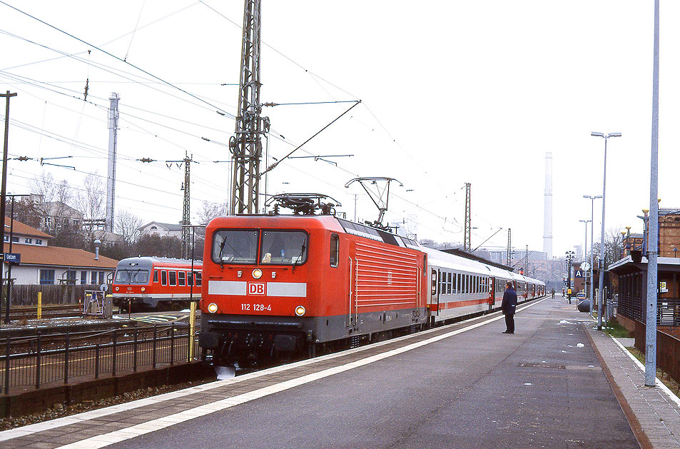 DB Baureihe 112 mit Bundeswehr IC in Uelzen