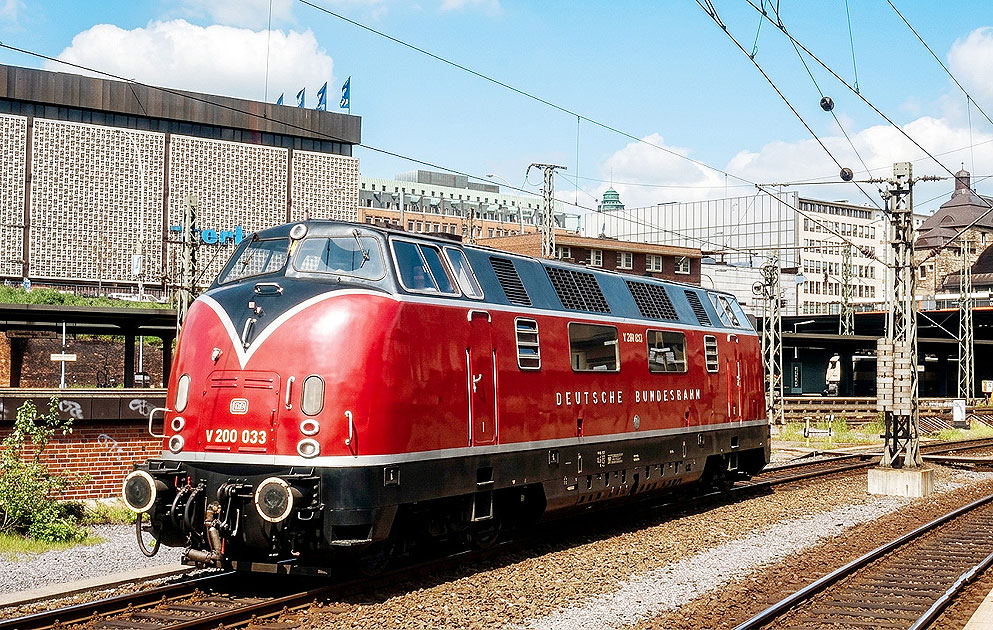 DB Baureihe 220 - Bundesbahn V 200 - in Hamburg Hbf